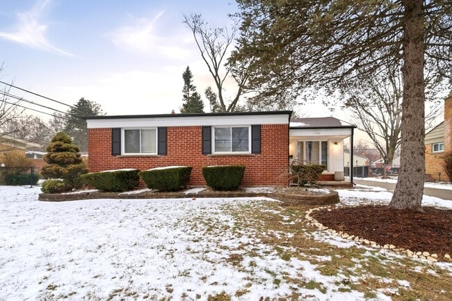 Building Photo - 17343 Pershing Ave