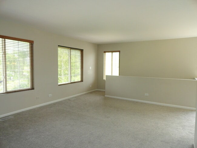 Photo - 536 Sandhurst Ln Unit 536