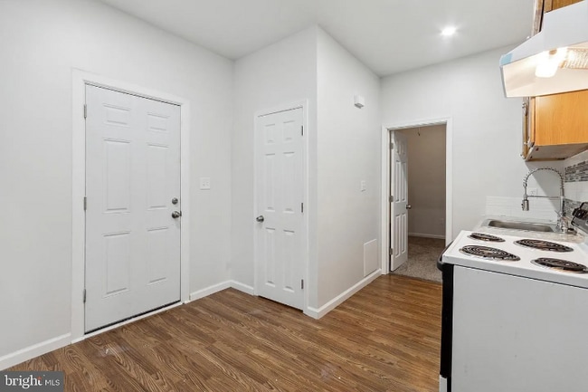 Photo - 830 W 3rd St Unidad 2