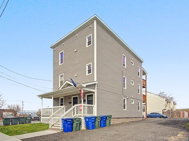 Building Photo - 45 Beardsley St