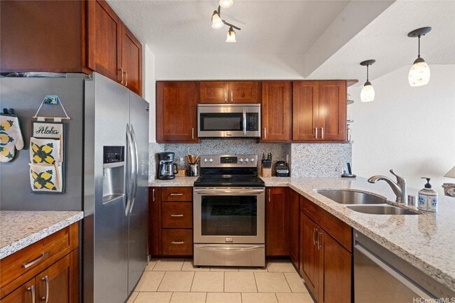 Building Photo - Makaha Valley Towers Fully Furnished. 1 Bedroom/1 Bath