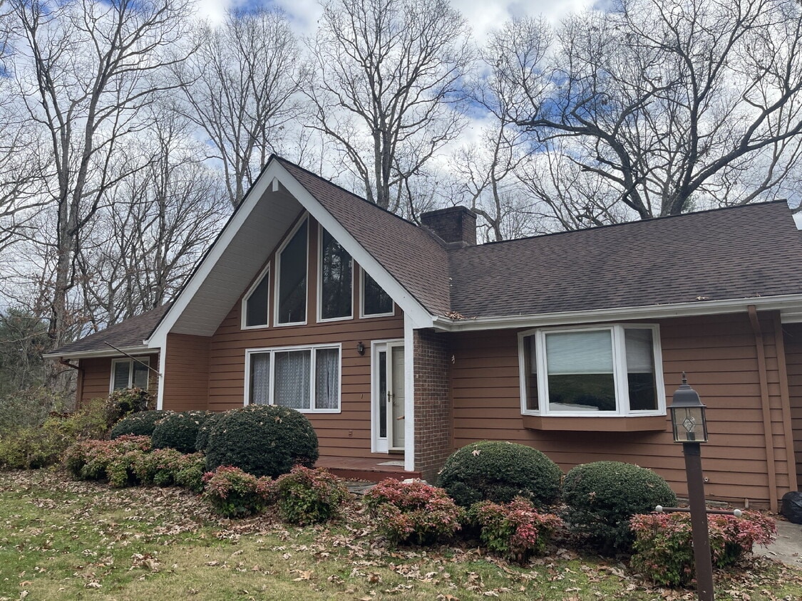 3 bedroom, 3 bath plus Bonus Room - 3 bedroom, 3 bath plus Bonus Room