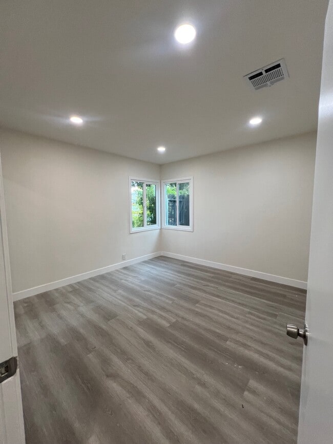 Photo - 515 Allen Ave