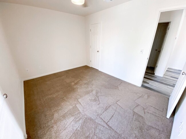 Renovated 1 Bedroom - Bedroom