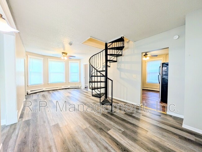 Building Photo - 61 Delos St W Unit Apt 3