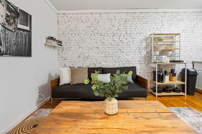 Photo - 320 W 30th St Unit ID1323927P