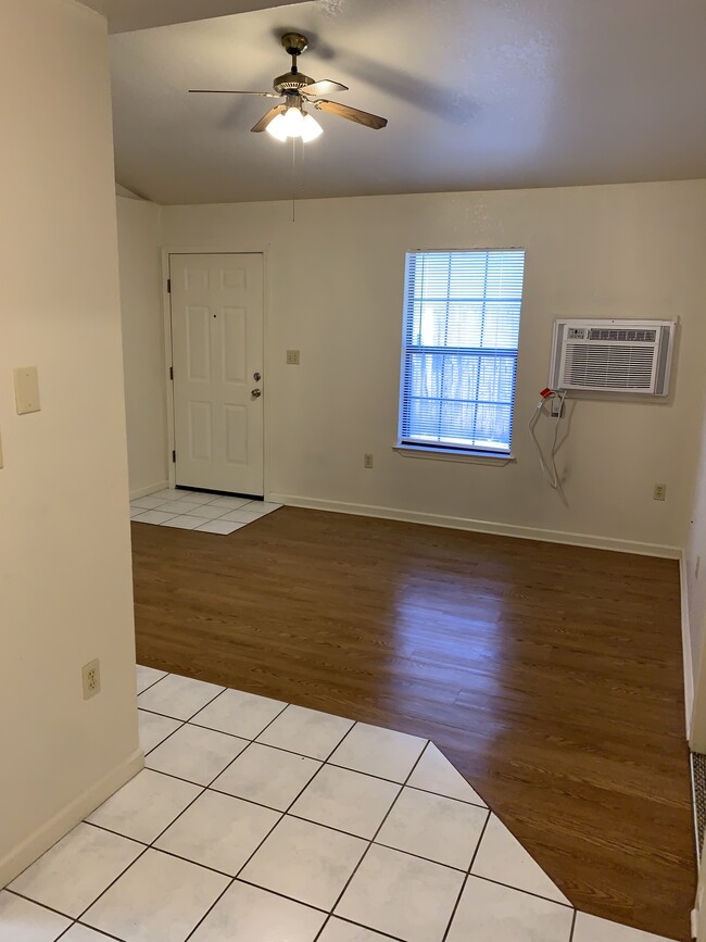 Photo - 2704 Wakefield Dr Unit 1