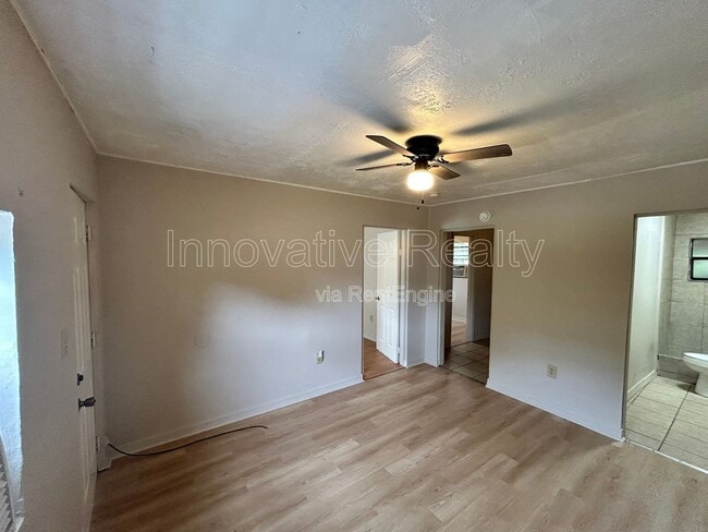 Photo - 517 E 5th St