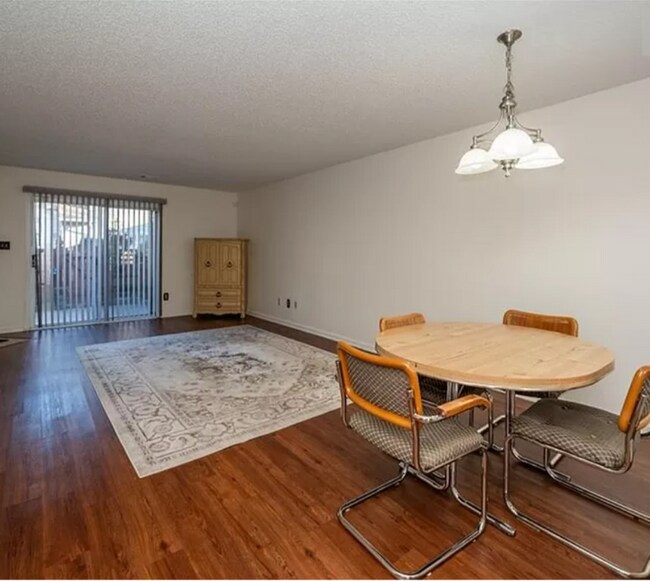 Photo - 405 Camberley Way Unidad G