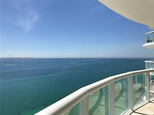 Building Photo - 6365 Collins Ave Unit 6365 Collins Ave appt 3802