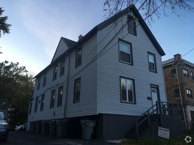Building Photo - 1759 N Arlington Pl Unit Lower Rental