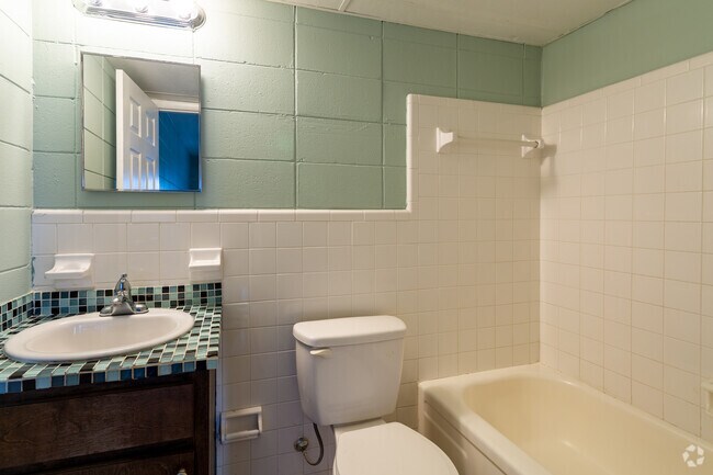 1B, 1BA Studio - 540 SF, Bath
