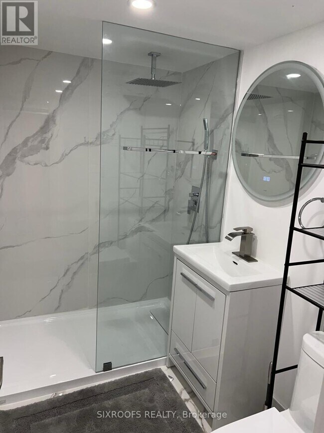 Photo - 390 Lake Promenade