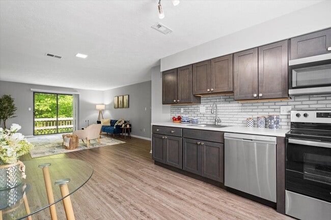 2 BR 1 Bath Premium - Renovated - 925 Sq ft - 2nd floor