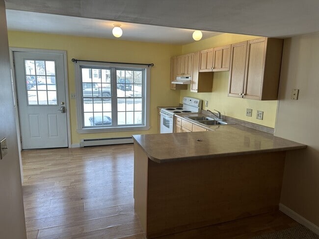Photo - 208 Grove St