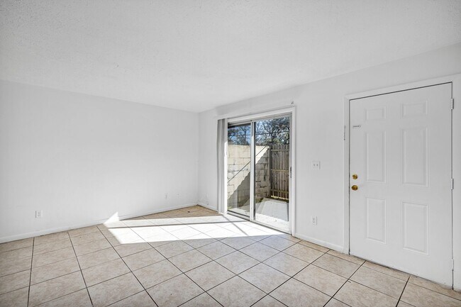 Photo - Charming 2-Bedroom Apartment for Rent–Great Location in Ocala!Deposit-Free Move-In Available!