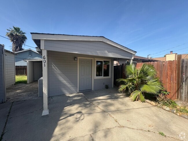Building Photo - NewB EG 601 Unit B Rental