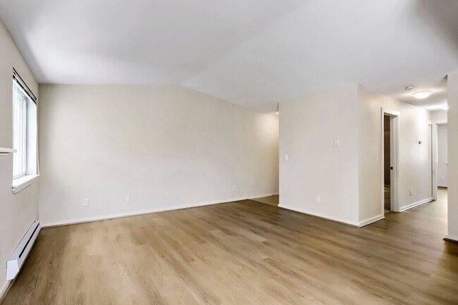 Photo - 2 Bed 2 Bath Condo @ Desirable Community w/ Pool, Hot Tub & Exercise Room! Unidad F301