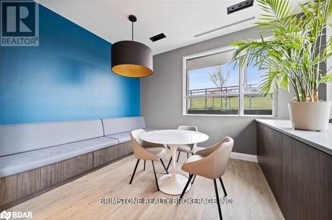 Photo - 58 Lakeside Ter Unité 211