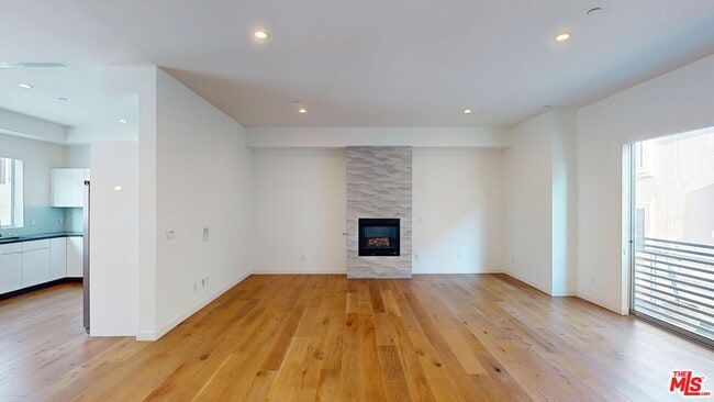 Photo - 1715 Armacost Ave Unidad 3