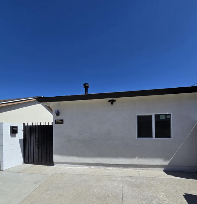Building Photo - 19050 Victory Blvd Rental