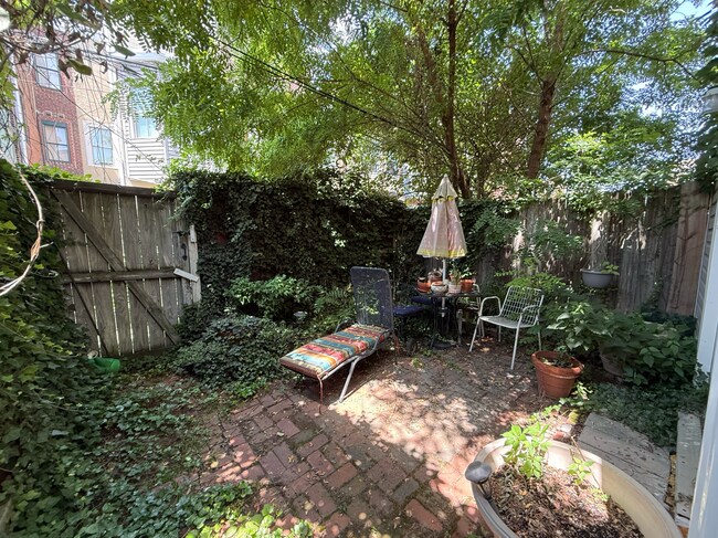 828 Corinthian Ave Unit 1R