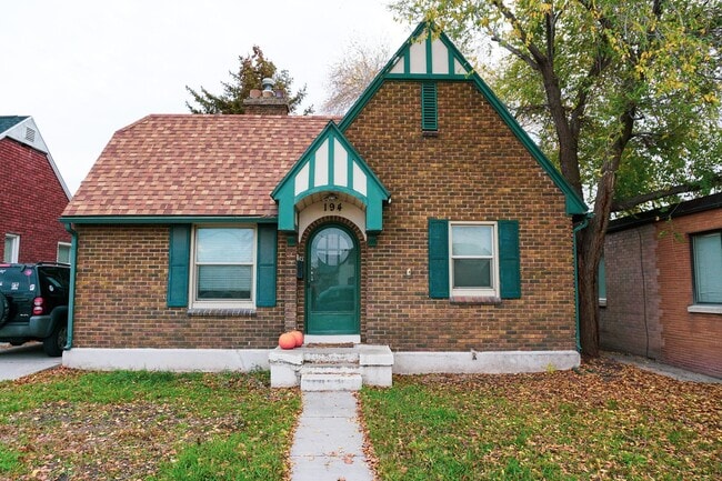 Building Photo - 194 E 4800 S Unit 194 E 4800 S  - House