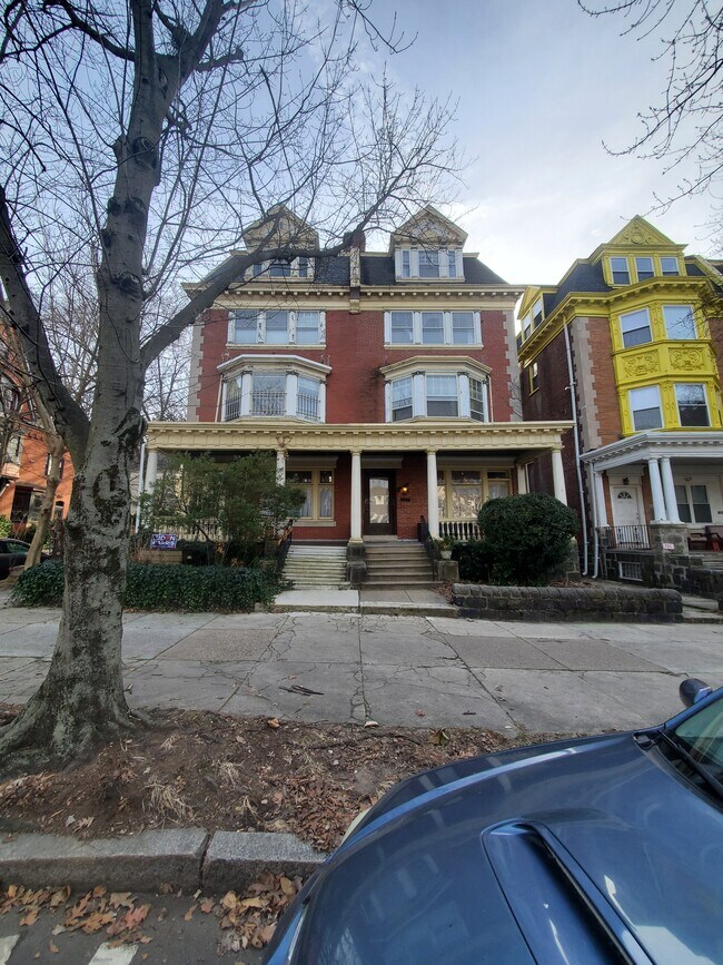 Photo - 4222 Spruce St Unit #3F