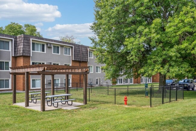 Photo - Pike Lake Apartments