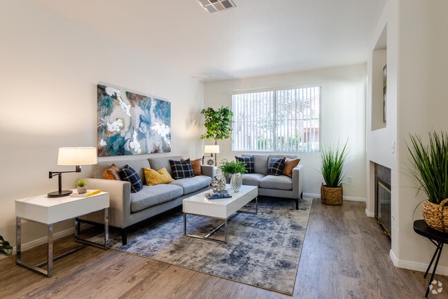 2BR, 2BA - 1148 SF