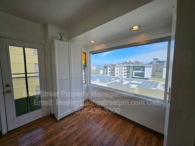 Building Photo - 772 SW Broadway Dr Unit 2A