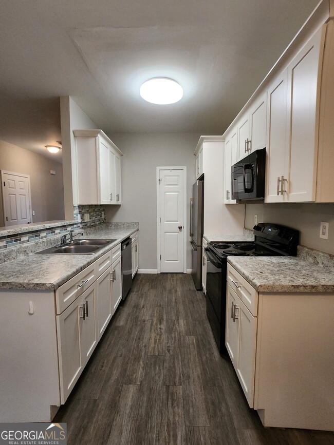 Photo - 285 Brookview Dr