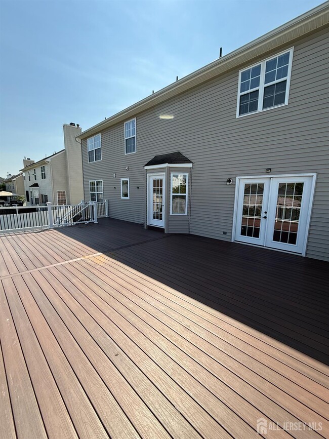 Photo - 33 Constitution Way