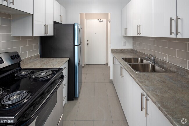 2 BR, 1 BA - 980 SF - Fairfield Towers