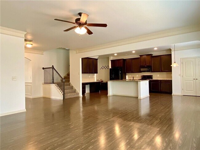 Photo - 611 Stonehurst Ln
