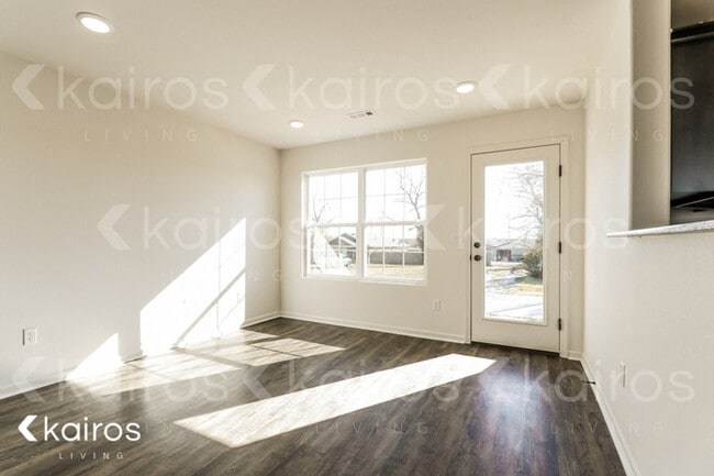 Photo - 803 Granite Cir SW