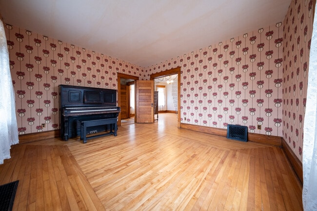 Photo - 128 2nd Ave W