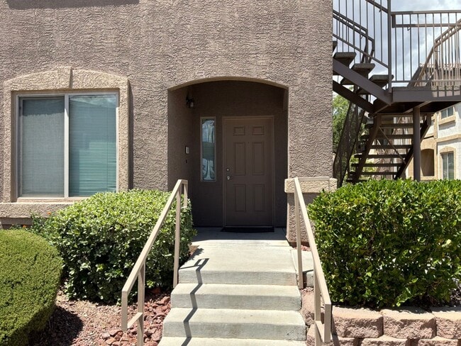 Building Photo - Condo 2 bedroom 2 bathroom Gated Entrance Unit 1013