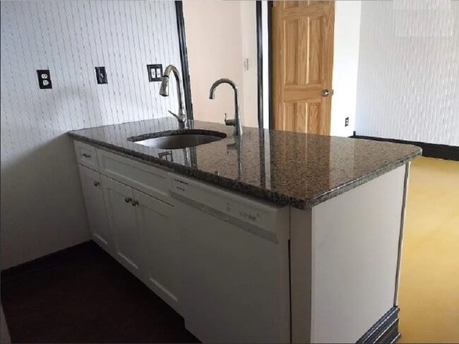 Photo - 109 N Franklin St