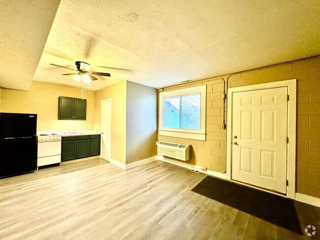 Building Photo - All Utilities Included! Weekly Rates Avail... Unit 02 Rental
