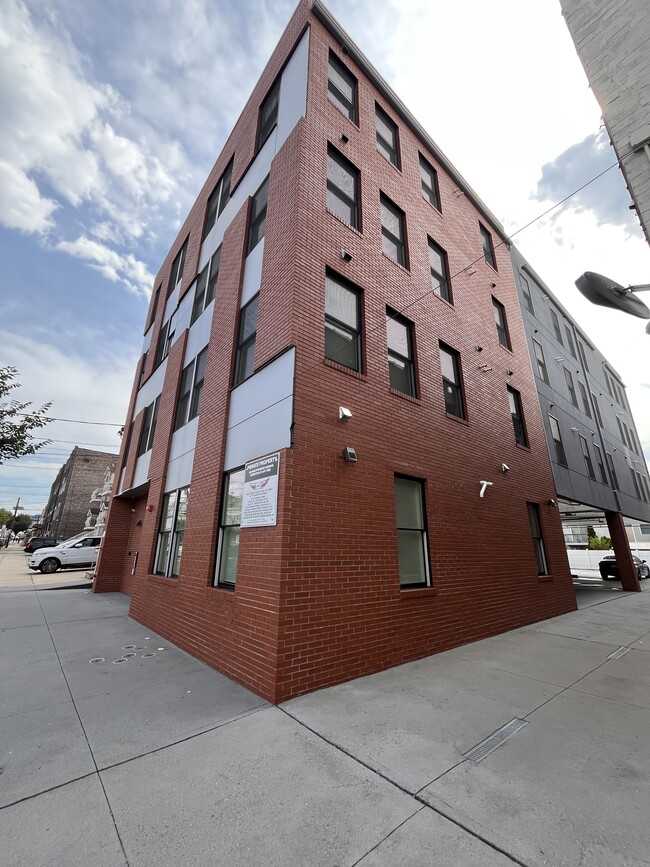 Building Photo - 373 Danforth Ave Unit 101 Rental