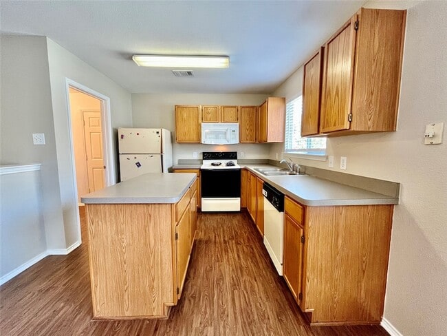 Photo - 2200 Lookout Ln