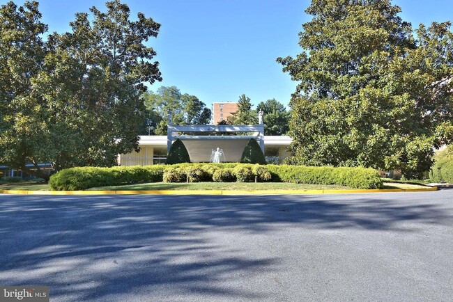 Photo - Welcome to The Towers!! This gem of a studio is nestled in a quiet neighborhood in Wesley Heights.