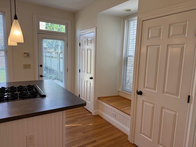 Photo - 844 Hamlet St