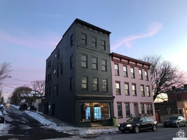 Building Photo - 38 S Front St Rental