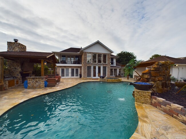 Photo - 7702 Antoine Dr