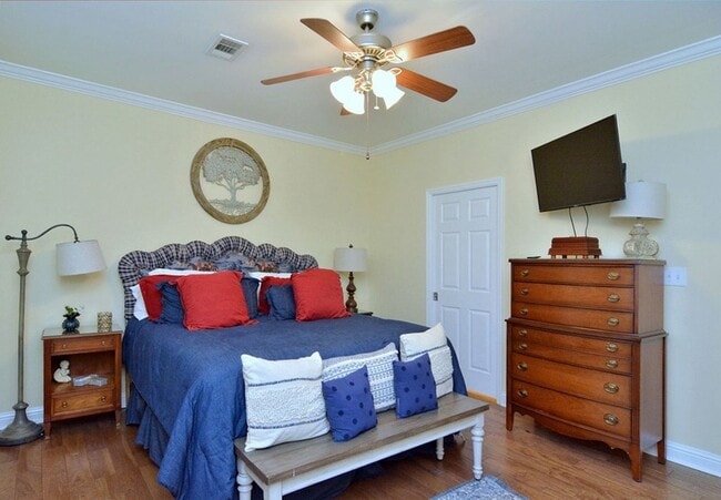 Photo - 1900 Sussex Ct