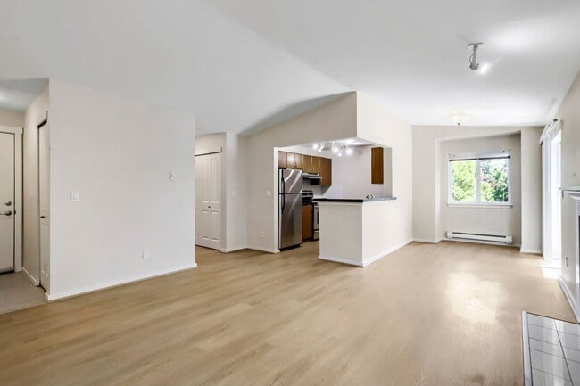 Photo - 2 Bed 2 Bath Condo @ Desirable Community w/ Pool, Hot Tub & Exercise Room! Unidad F301