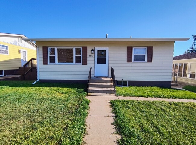 Building Photo - 113 E Custer St Rental