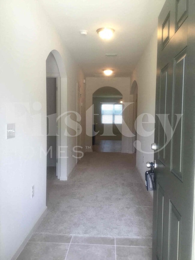 Photo - 407 SW Lakehurst Dr